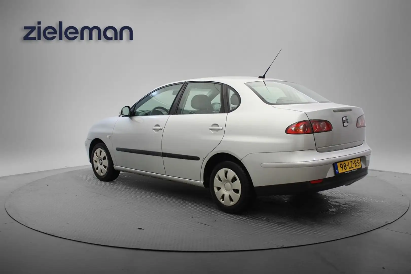 SEAT Cordoba 1.4 16V Signo - Cruise, Clima Grijs - 2