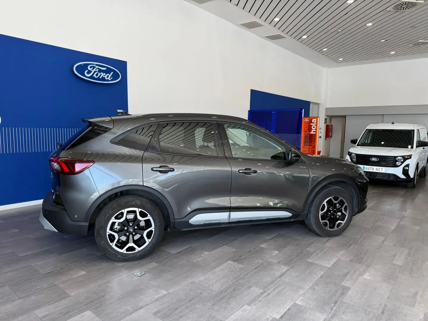 Ford Kuga 2.5 Duratec FHEV Active 4x2 Aut. Gris - 2