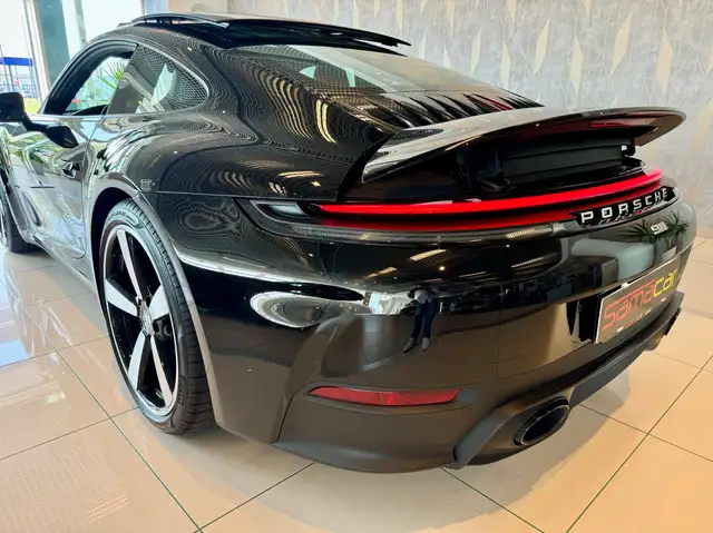 Porsche 911 view 5