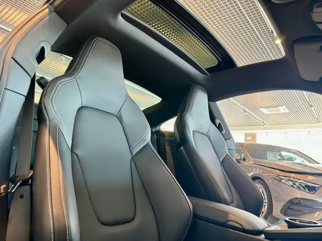 Porsche 911 view 14
