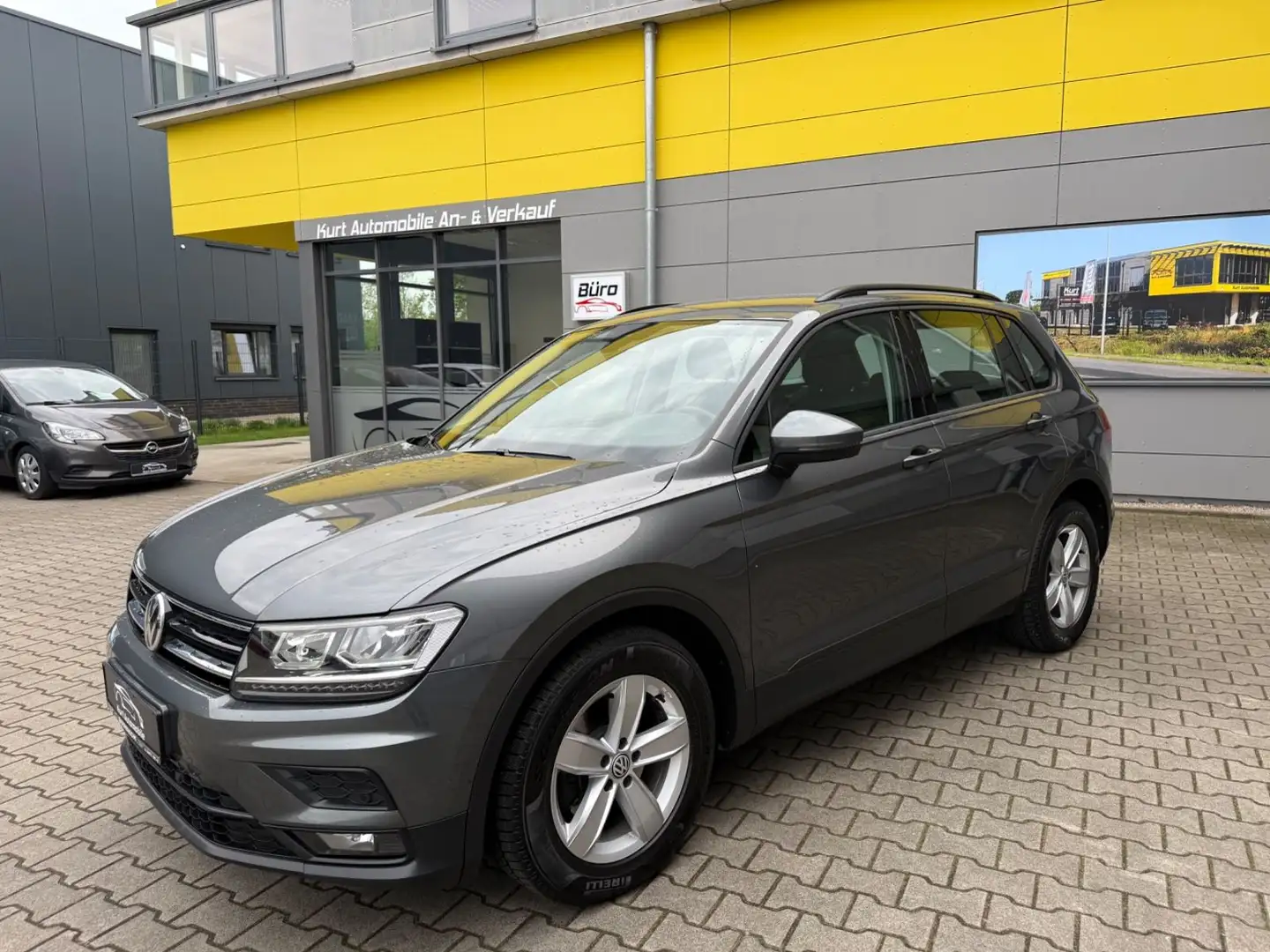 Volkswagen Tiguan Trendline AUTOMATIK/NAVI/KAMERA/KLIMAA* Gri - 2