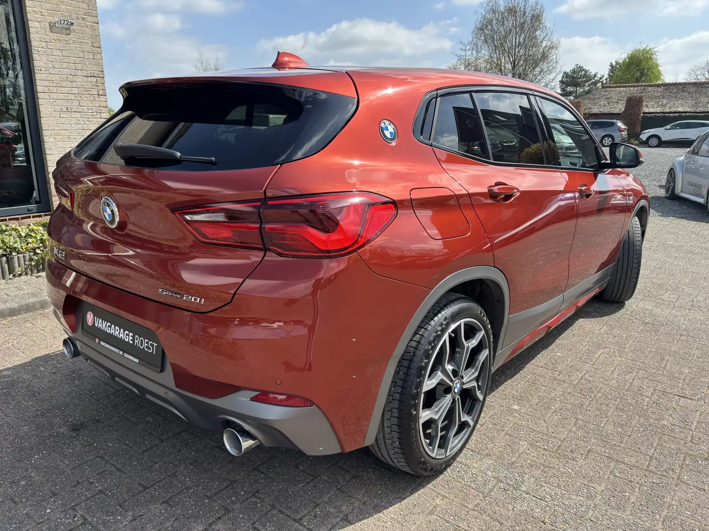 BMW X2 sDrive20i M-Sport Automaat High Executive Full LED Oranje - 2