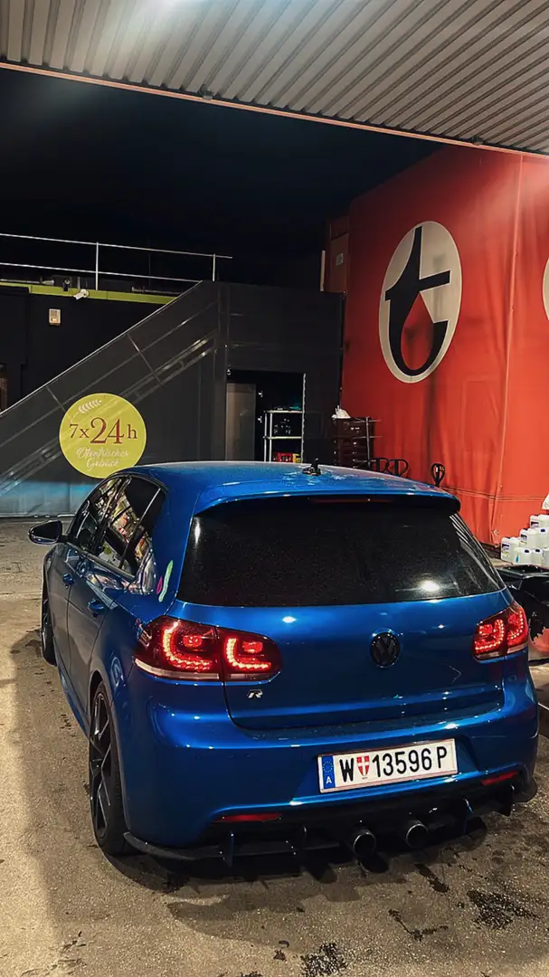 Volkswagen Golf R - 1
