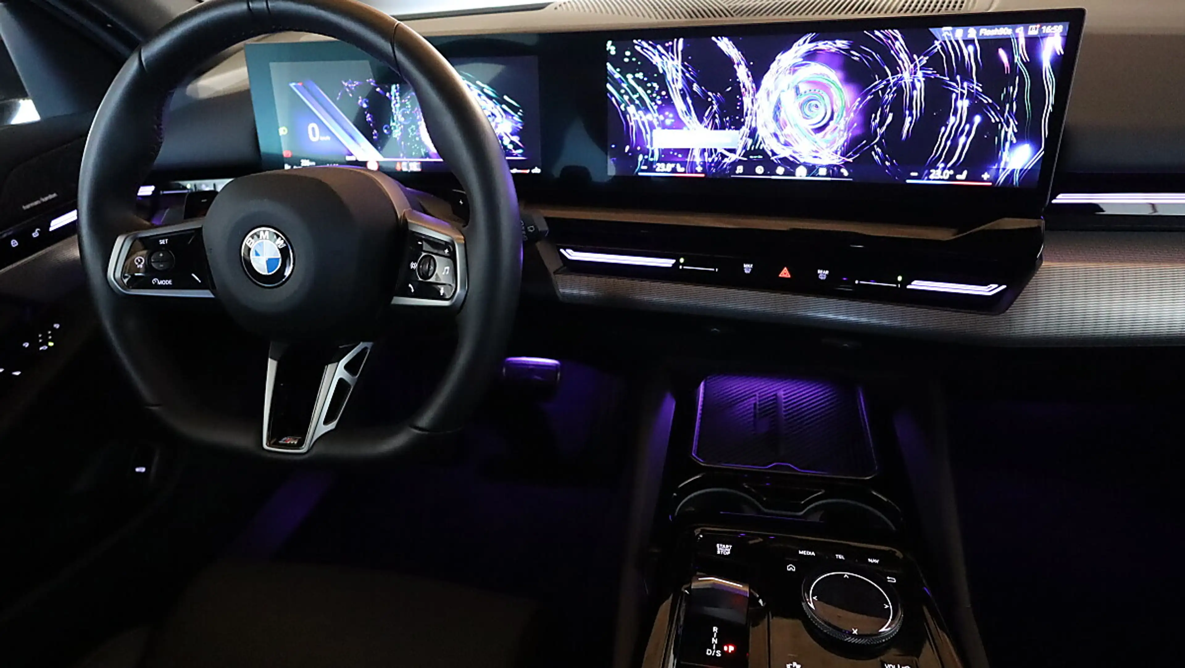 BMW 540 d xDrive Touring M Sport Driving Assistent Pro ... — photo 12