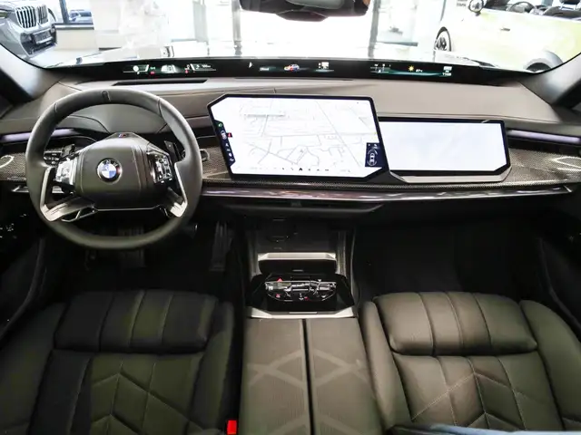 BMW 7 Series view 15