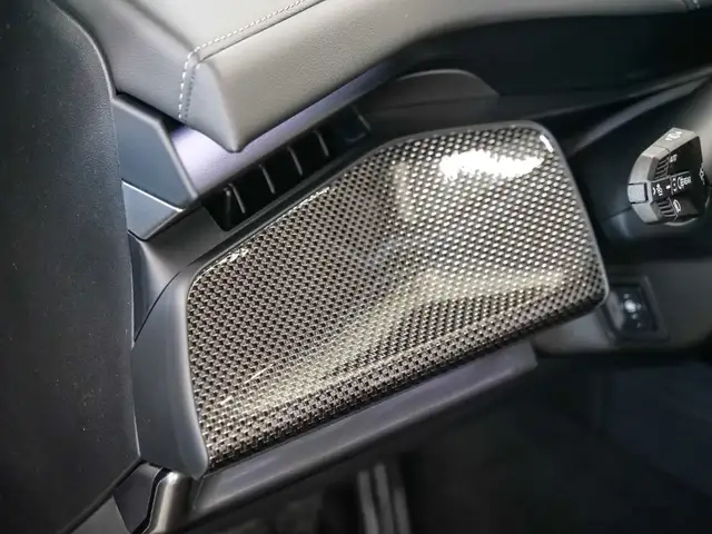 BMW 7 Series view 25