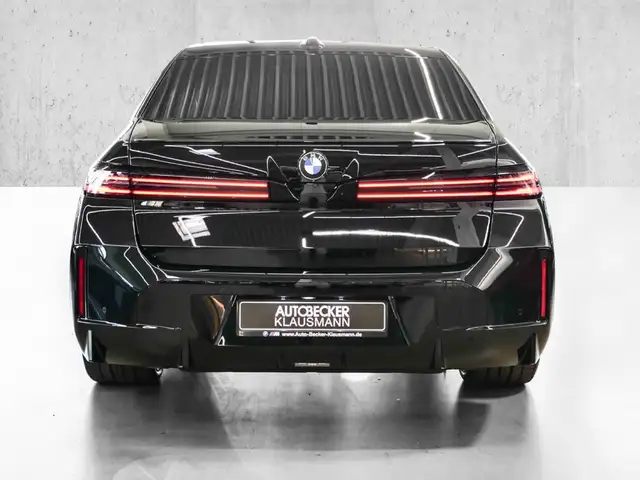 BMW 7 Series view 5