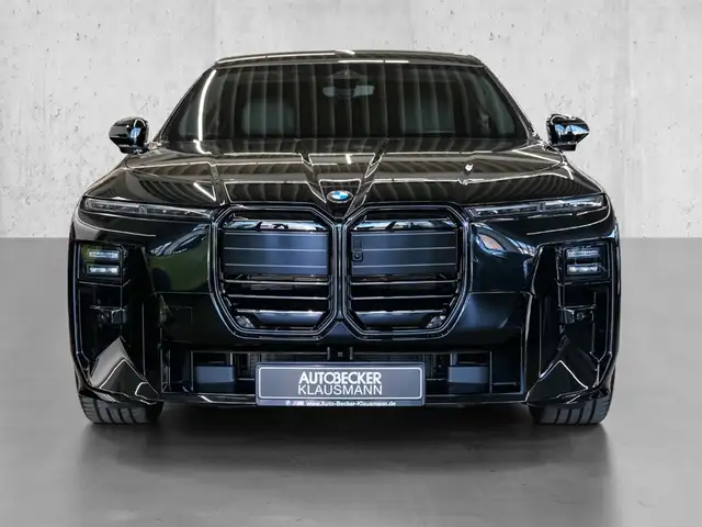 BMW 7 Series view 3