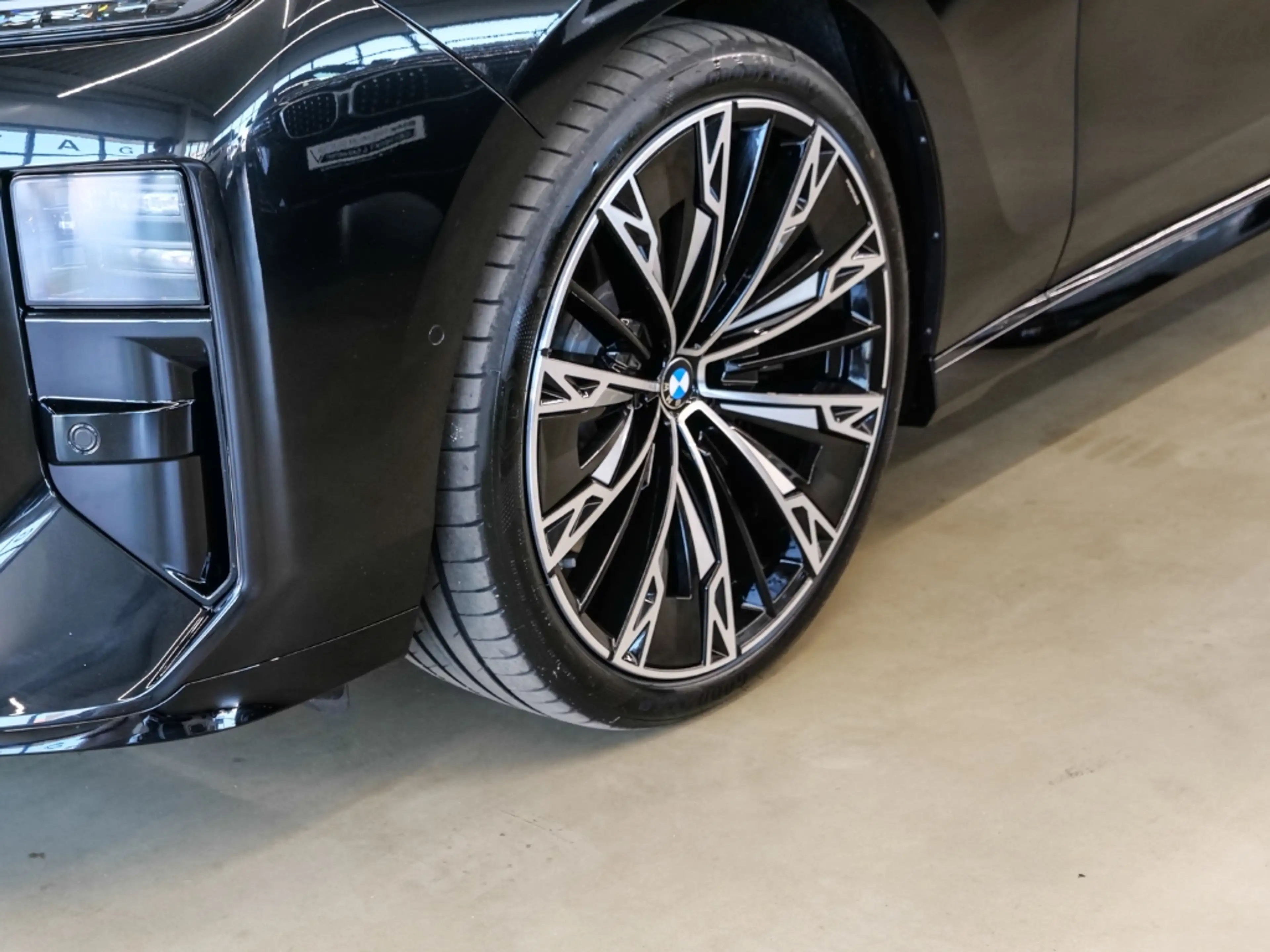 BMW 740 XDRIVE M Sport Pro LMR 22'' HUD Panorama Leder Sou — photo 6
