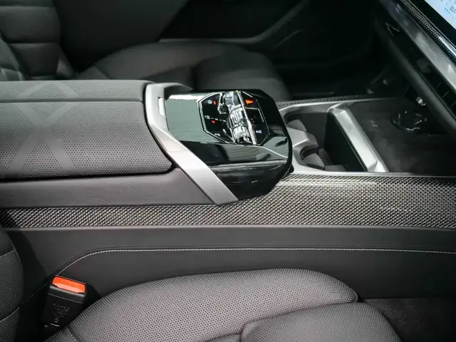 BMW 7 Series view 22