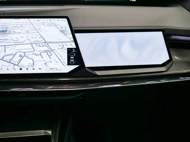 BMW 7 Series view 17