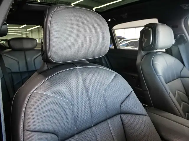 BMW 7 Series view 21