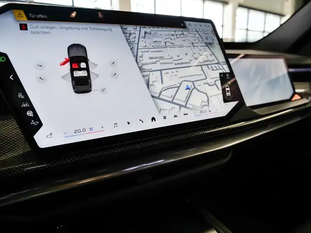 BMW 7 Series view 28