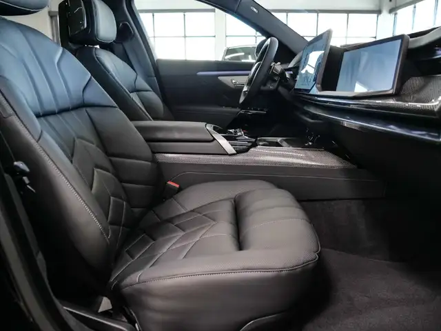 BMW 7 Series view 20