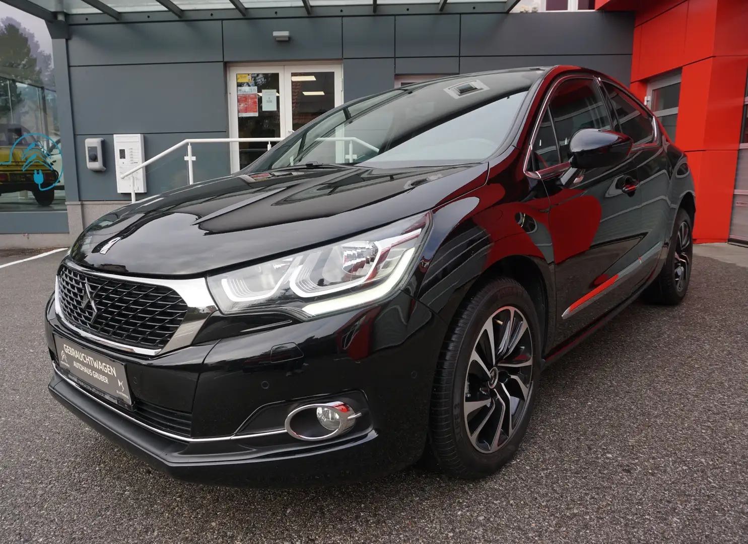 DS Automobiles DS 4 HDi 120 EAT Chic Schwarz - 1