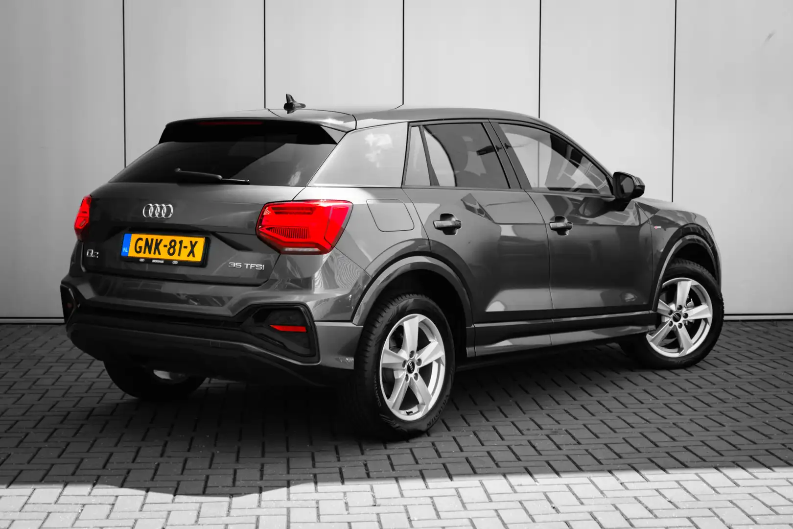 Audi Q2 35 TFSI S Edition | sportonderstel | MMI navigatie Grijs - 2