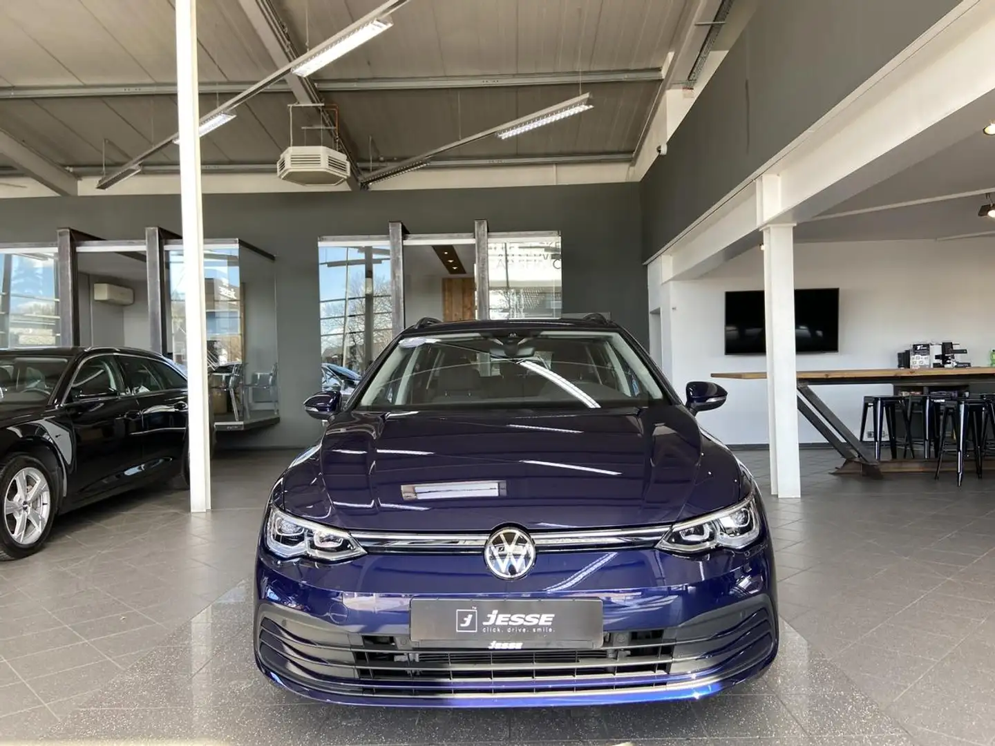 Volkswagen Golf VIII 1.5 eTSI Life DSG LED ACC dig.Cockpit Blauw - 2