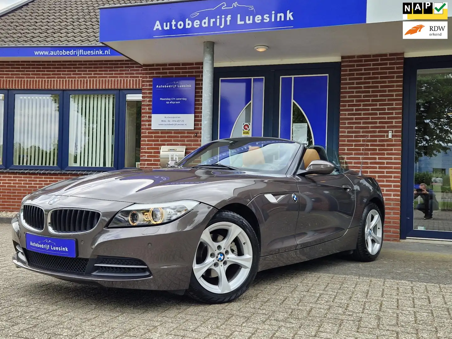 BMW Z4 Roadster SDrive23i Executive Navigatie Bluetooth C Brown - 1