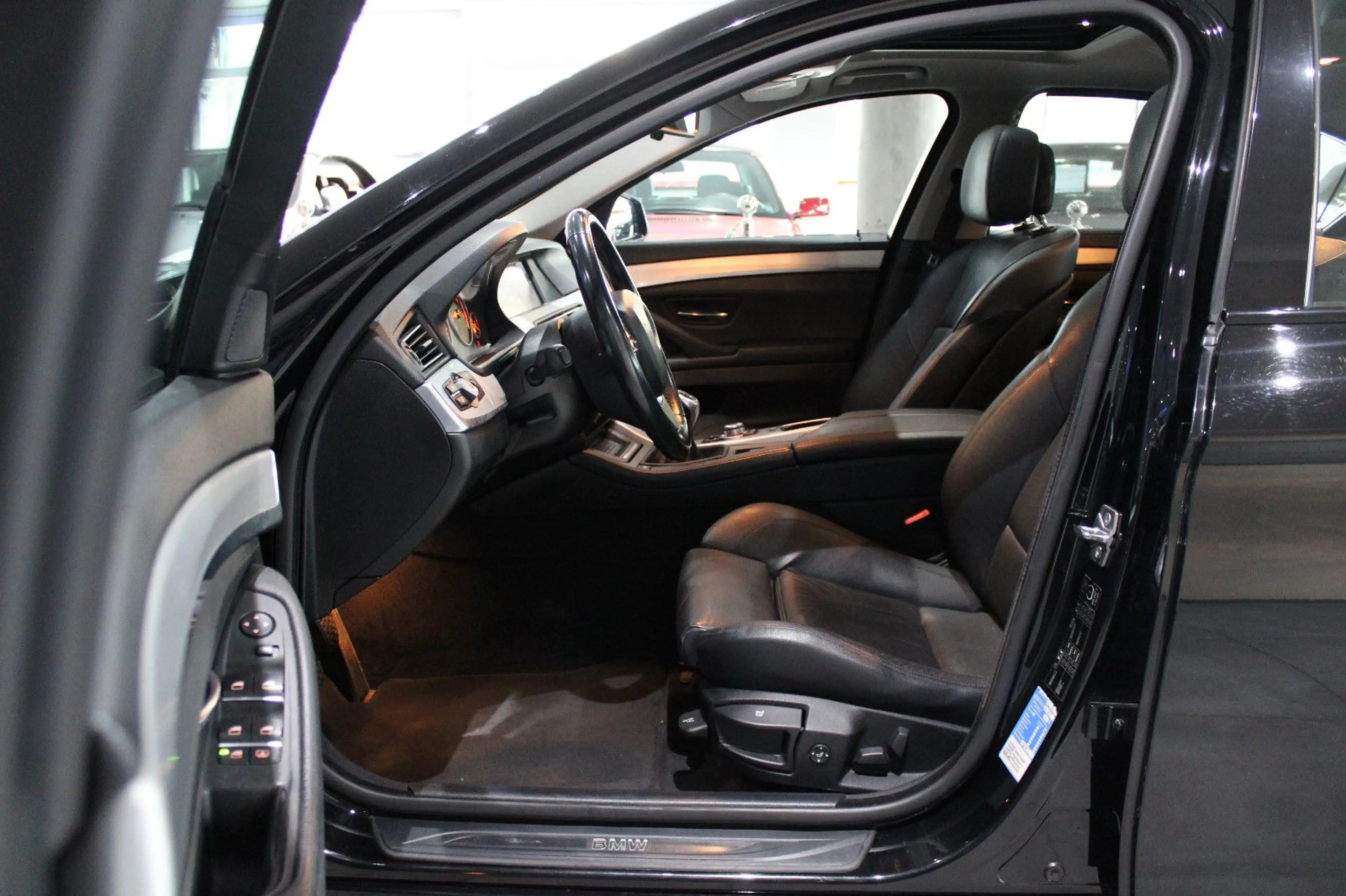 BMW 525 d SPORTPAKET LEDER NAVI XENON GSD EURO 5 &DPF — photo 7