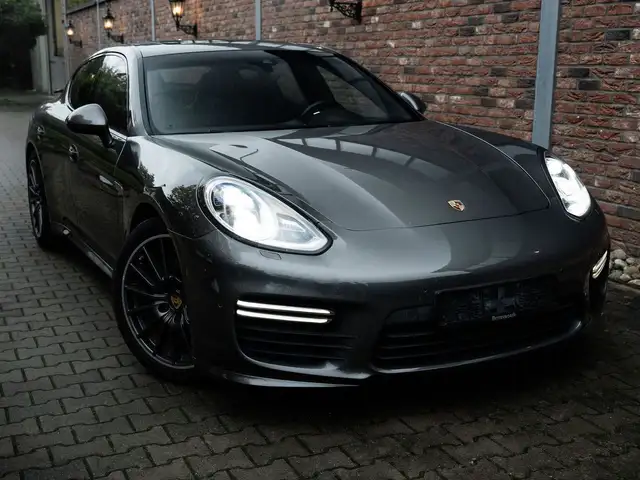 Porsche Panamera GTS Glasdach Sport Chrono Bose Glasdach