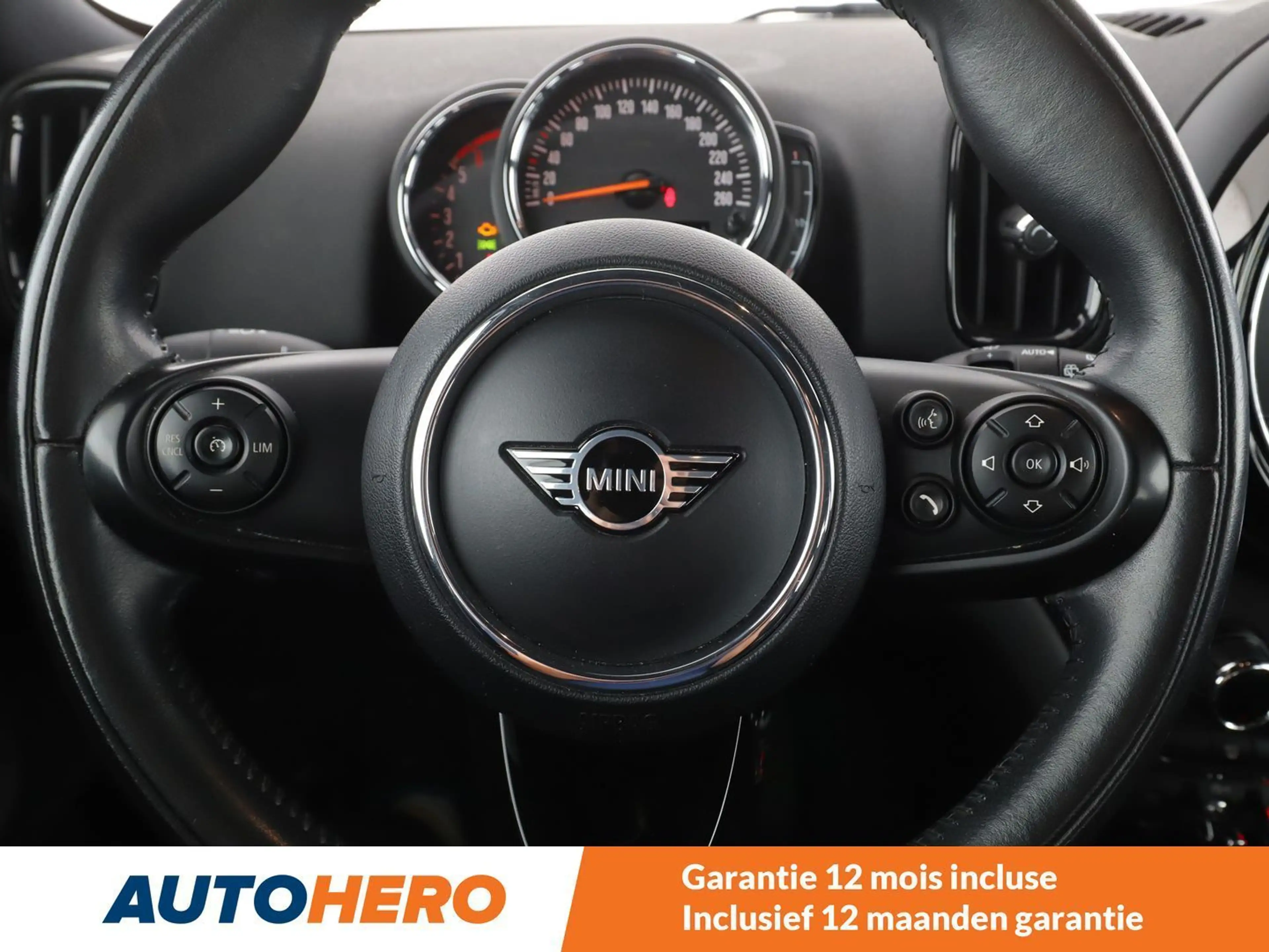 MINI One D Countryman One D — photo 7