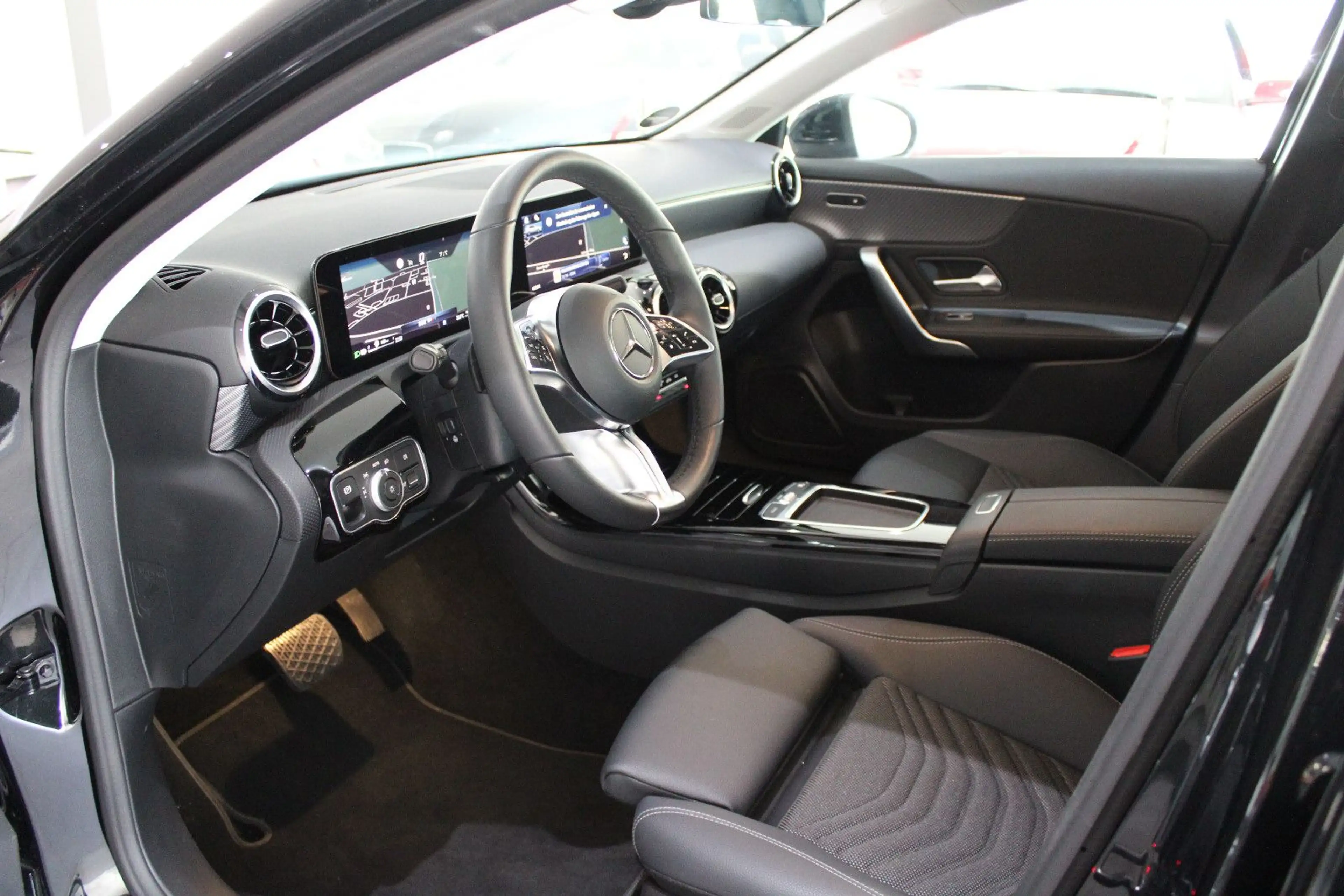 Mercedes-Benz A 180 A 200 DCT SPORTPAKET LEDER NAVI LED *I.HAND* — photo 3