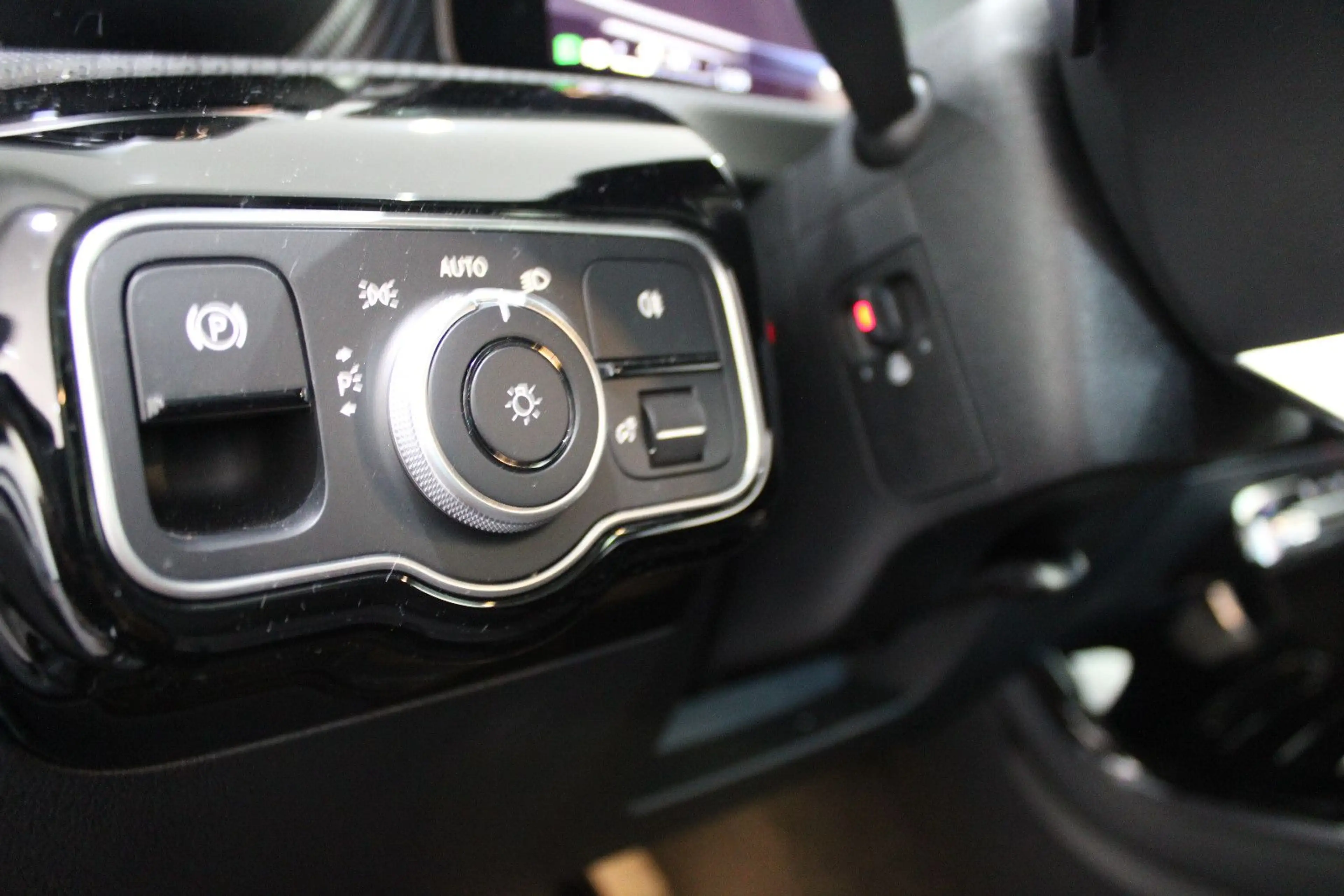 Mercedes-Benz A 180 A 200 DCT SPORTPAKET LEDER NAVI LED *I.HAND* — photo 11