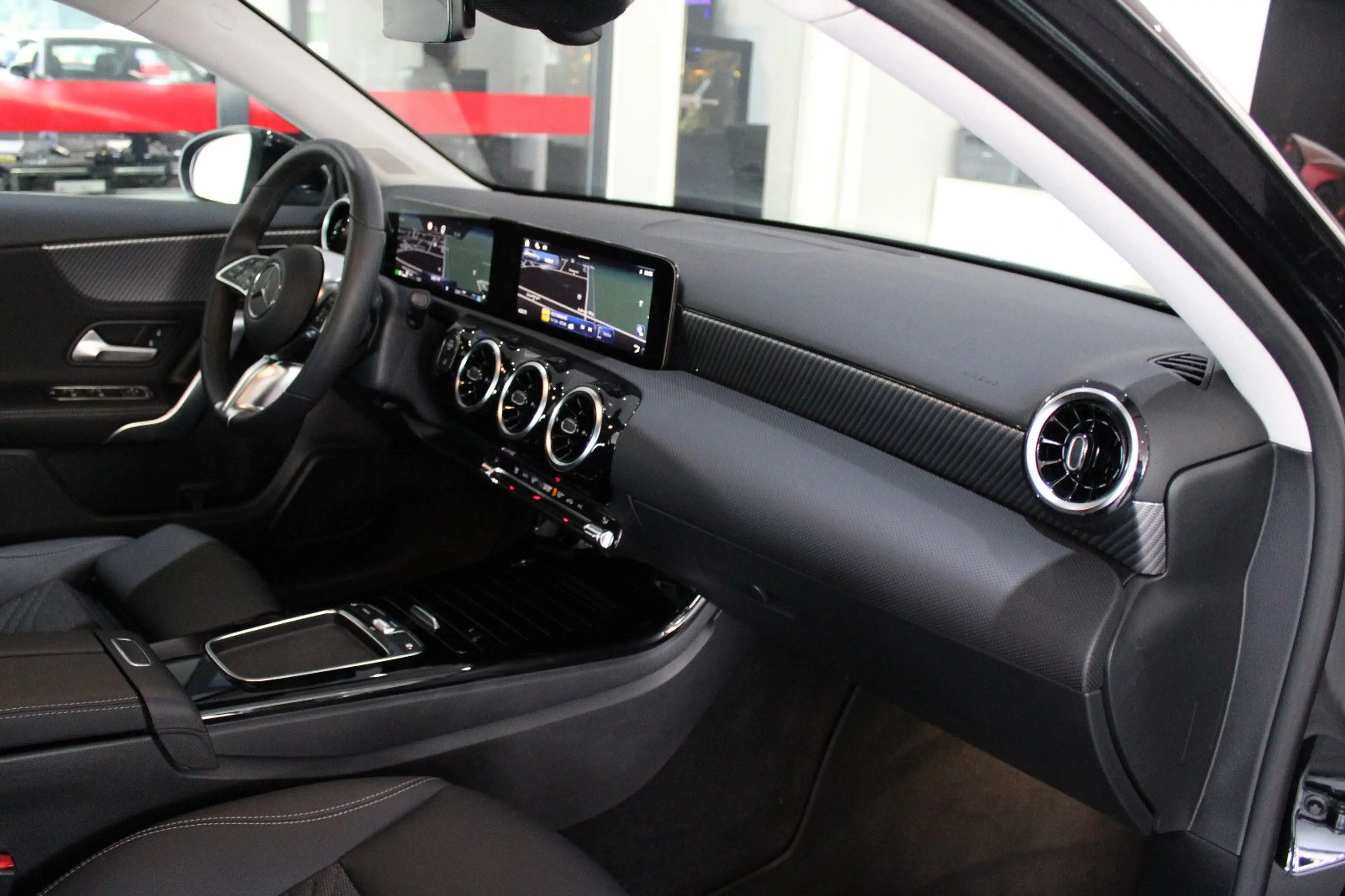 Mercedes-Benz A 180 A 200 DCT SPORTPAKET LEDER NAVI LED *I.HAND* — photo 5
