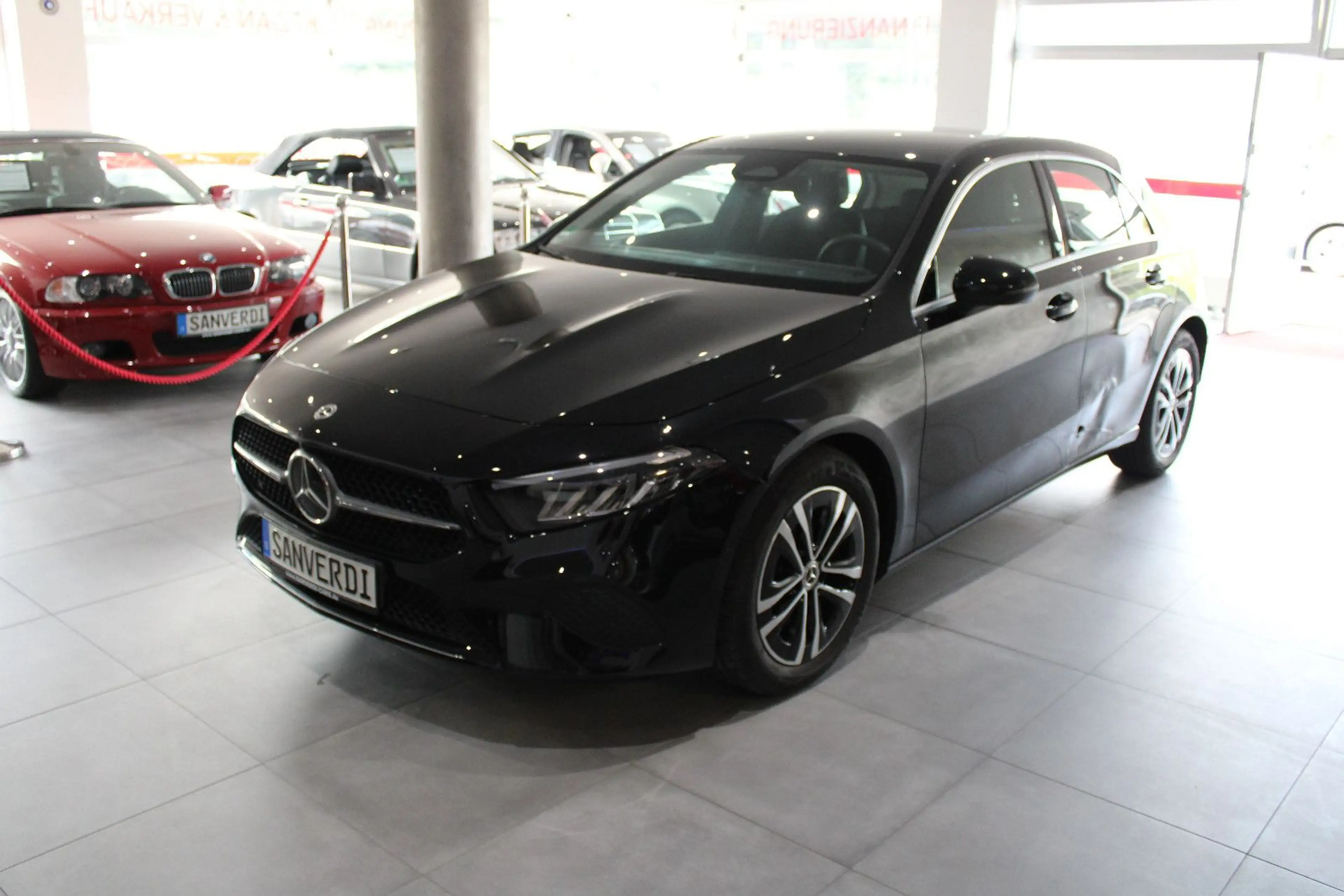 Mercedes-Benz A 180 A 200 DCT SPORTPAKET LEDER NAVI LED *I.HAND*