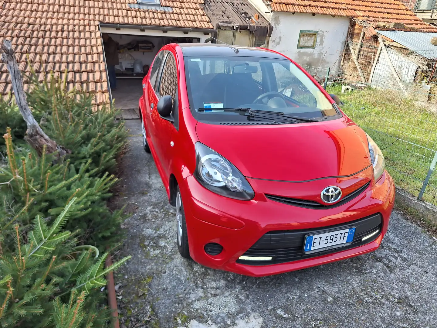 Toyota Aygo Aygo 5p 1.0 Active connect my14 Rosso - 2