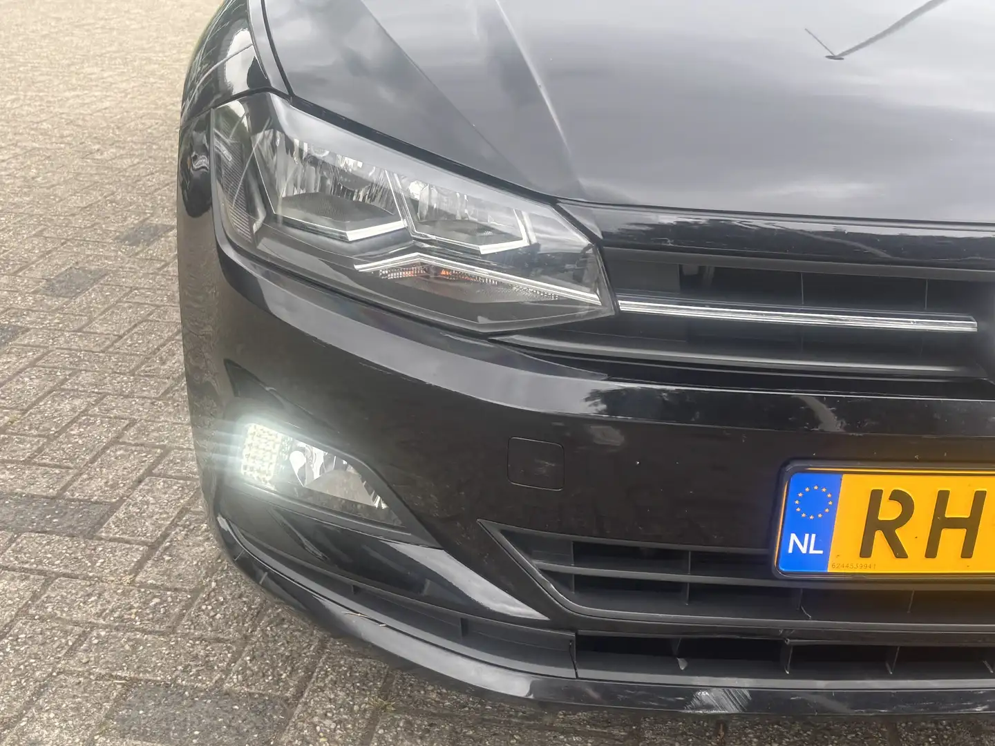 Volkswagen Polo 1.0 TSI Comfortline Zwart - 2