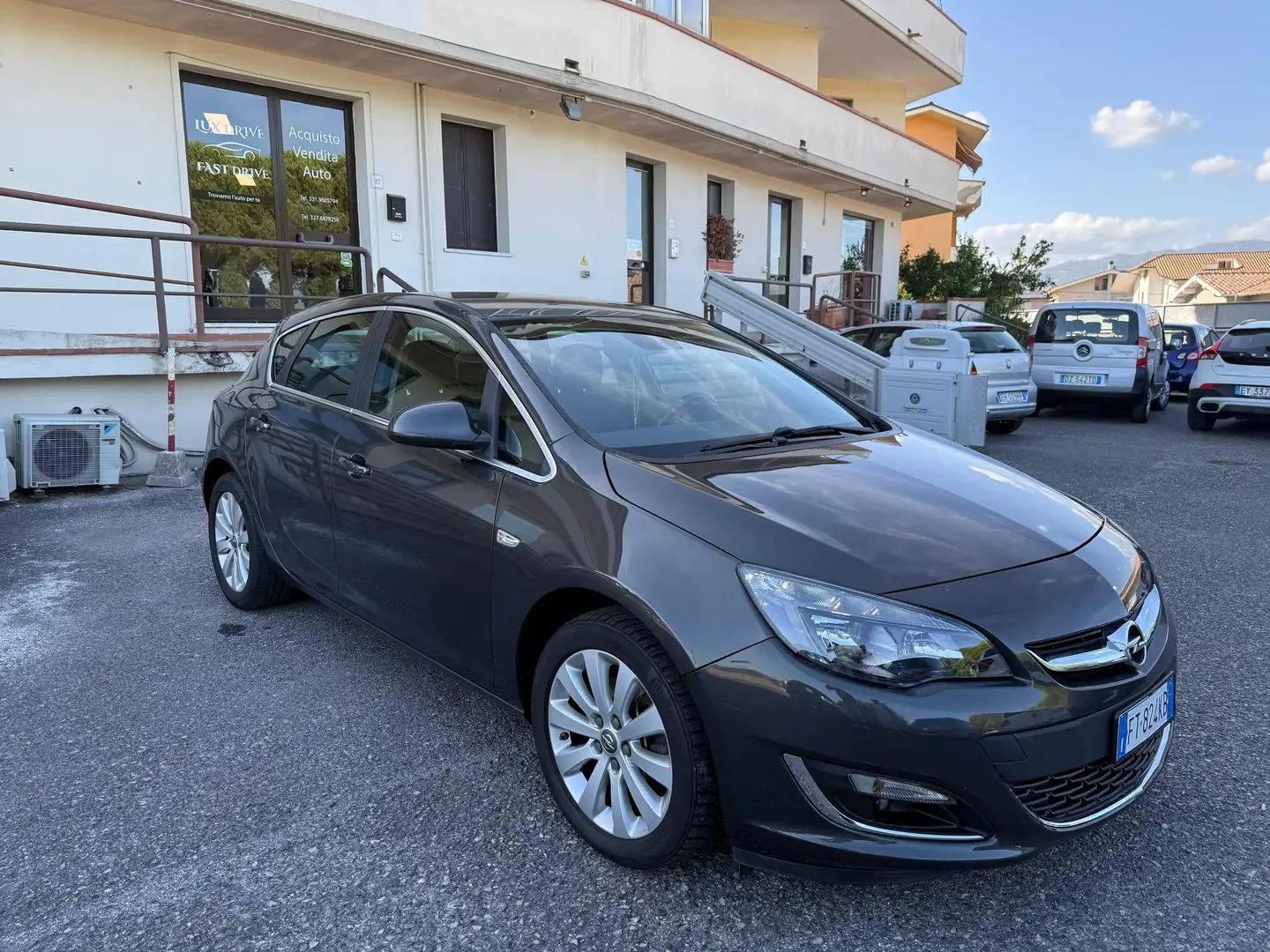 Opel Astra Astra IV 2010 5p 1.6 cdti (ecoflex) Cosmo s Gris - 1