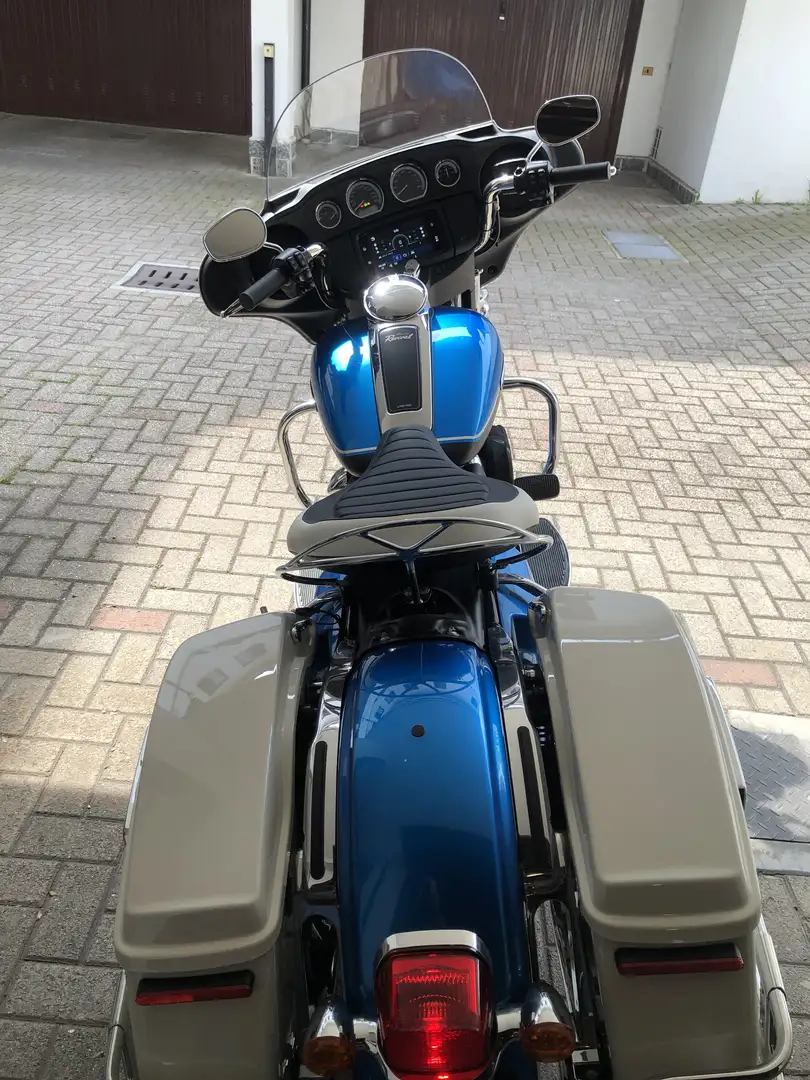 Harley-Davidson Electra Glide Revival - 2