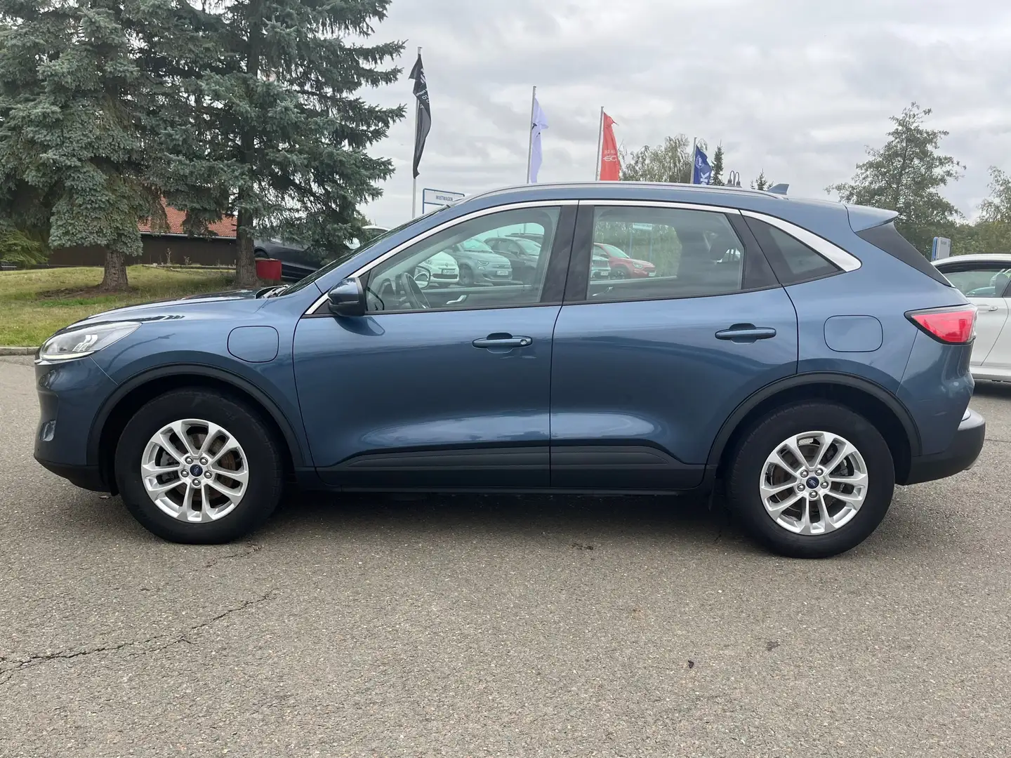 Ford Kuga Plug-In Hybrid Titanium Blau - 2