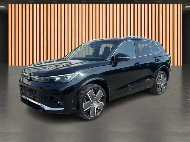 Volkswagen Tiguan view 2