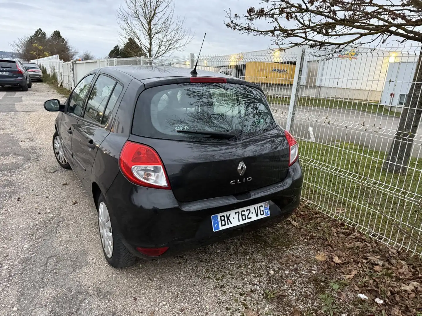 Renault Clio III 1.2 16V 75ch GPL Authentique 5p Schwarz - 2