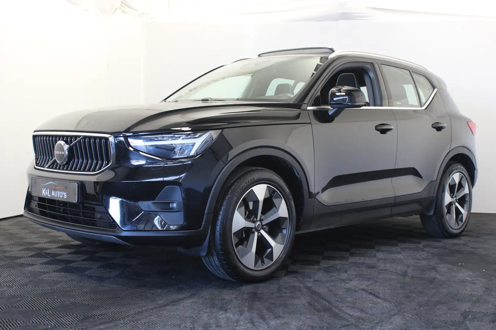 Volvo XC40 2.0 B3 Ultimate Bright |Pano|Stoel\stuur verwarmin Zwart - 1