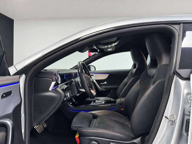 Mercedes-Benz CLA 180 — photo 11