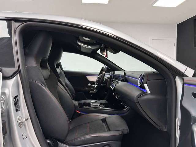 Mercedes-Benz CLA 180 — photo 12