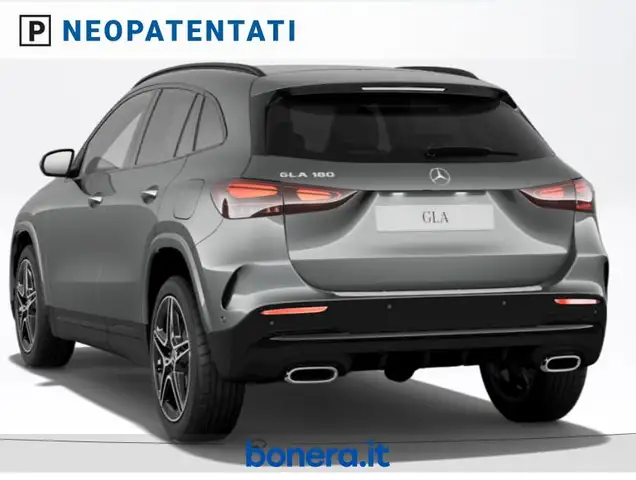 Mercedes-Benz GLA view 3