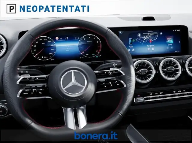 Mercedes-Benz GLA view 5