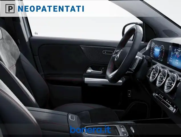 Mercedes-Benz GLA view 7