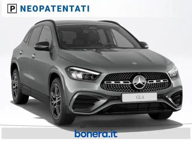 Mercedes-Benz GLA view 2