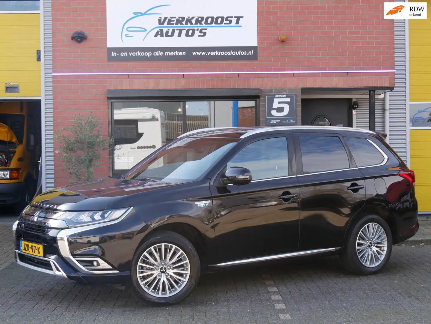 Mitsubishi Outlander 2.4 PHEV Instyle. schuifdak. camera. luxe leder. s Schwarz - 1