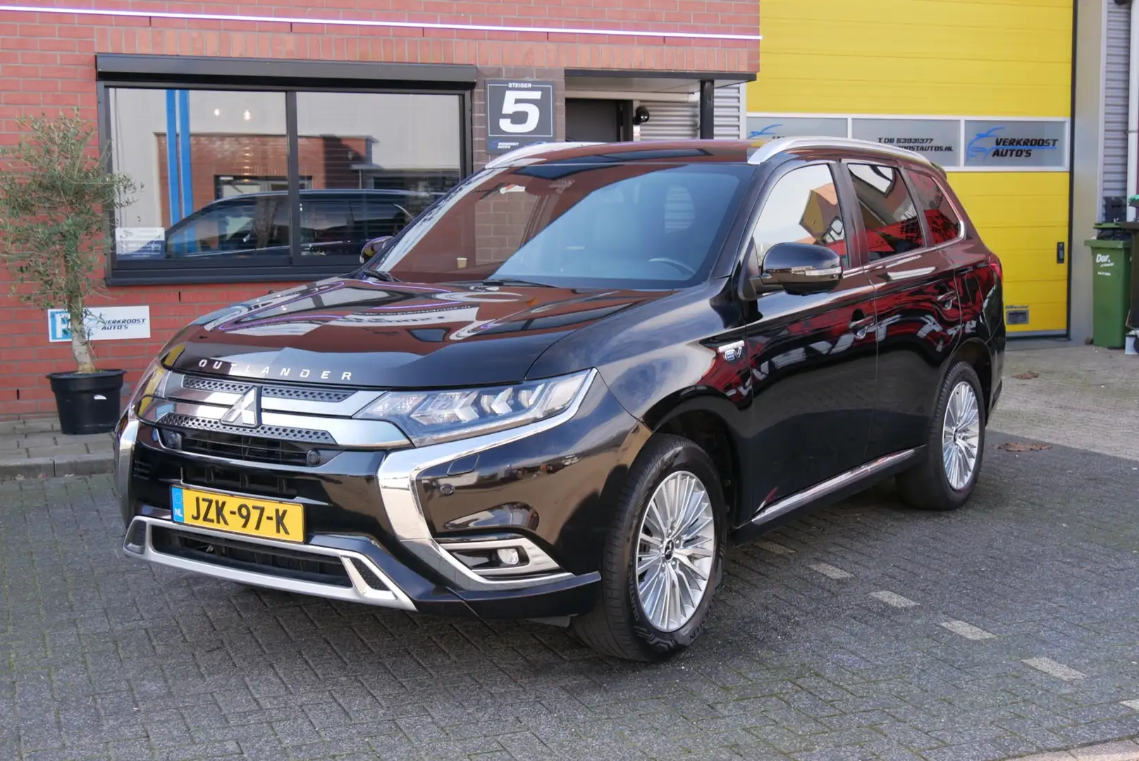 Mitsubishi Outlander 2.4 PHEV Instyle. schuifdak. camera. luxe leder. s Schwarz - 2