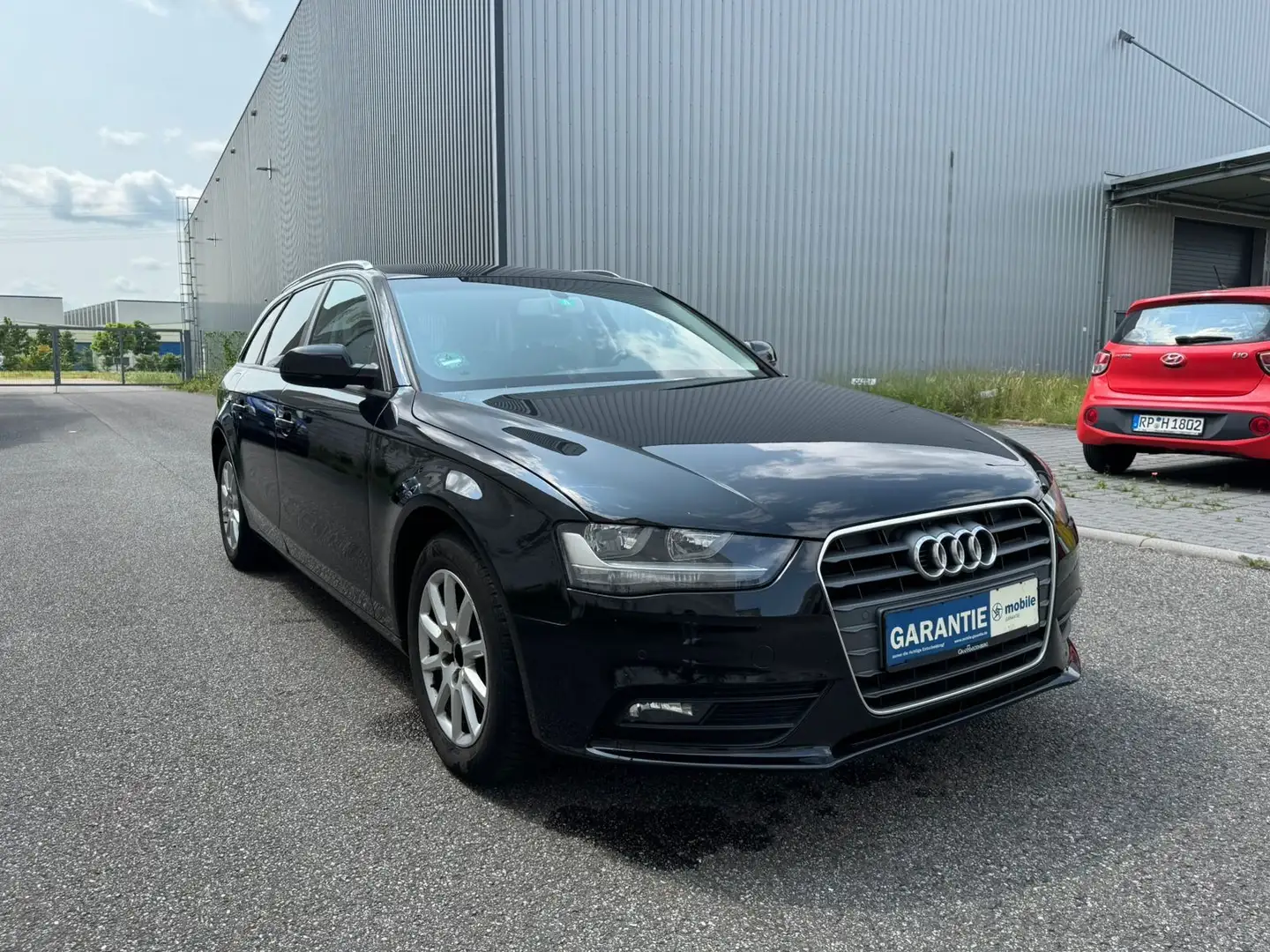 Audi A4 Avant Attraction Schwarz - 1