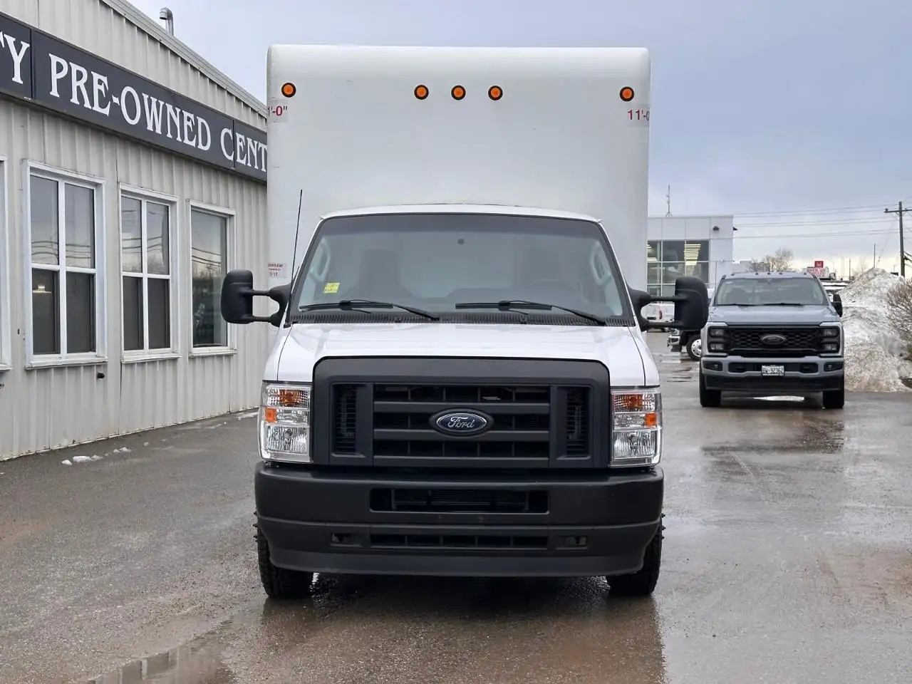 Ford E-450 снимка Ford E-450