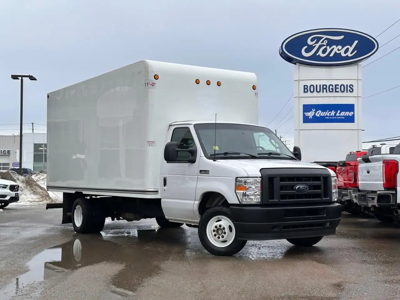 Ford E-450 снимка Ford E-450