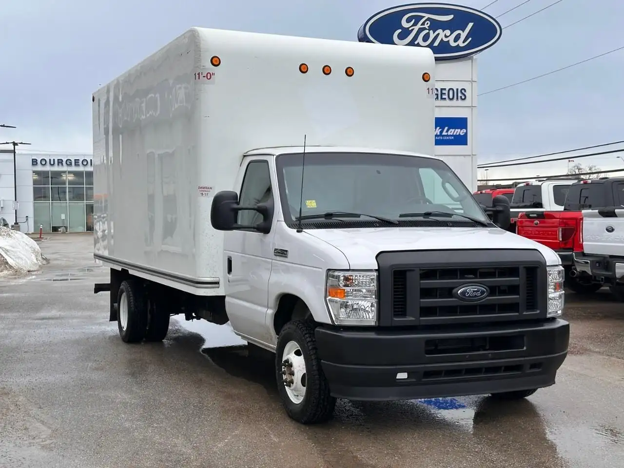 Ford E-450 снимка Ford E-450