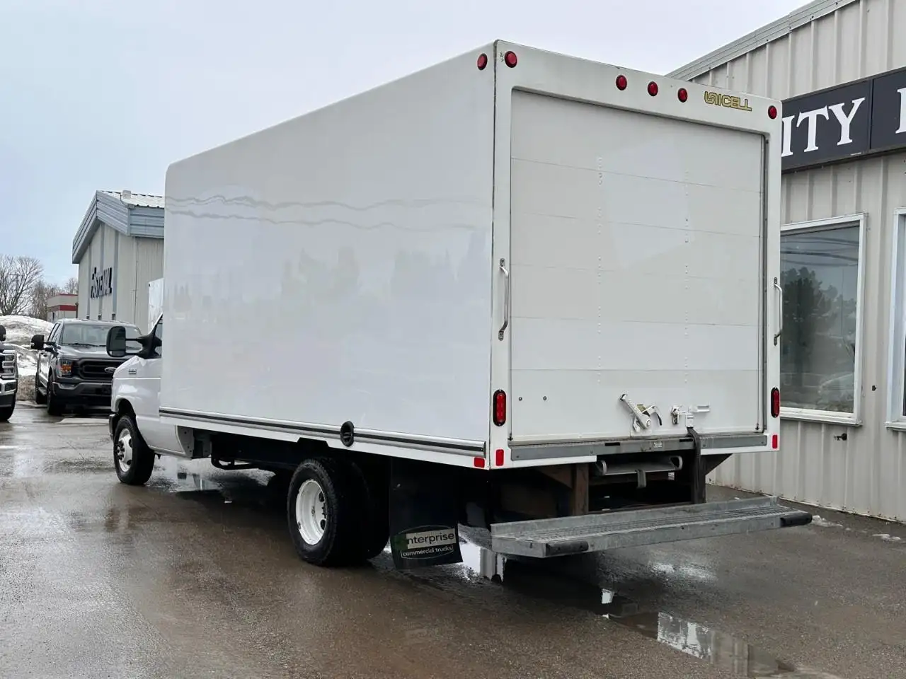Ford E-450 снимка Ford E-450